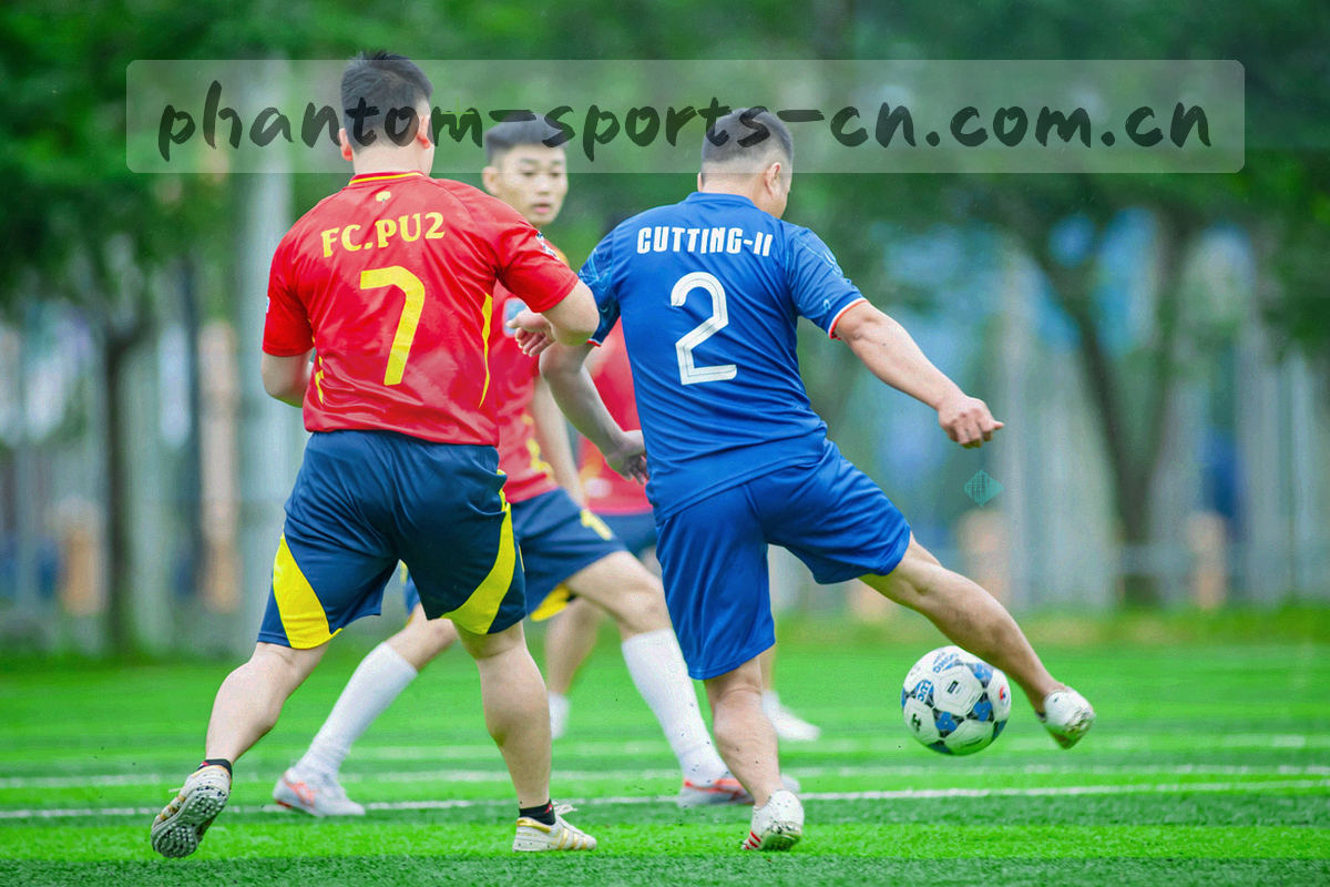 球员运动剪影叠加排名数据图表，体现赛事架构升级后的实时数据体验